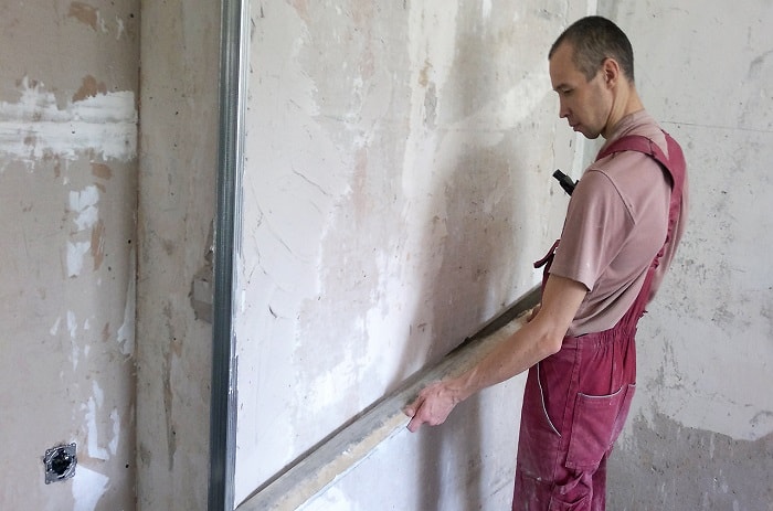 Как правильно подготовить стены перед покраской⁚ шпаклевка, шлифовка и грунтовка